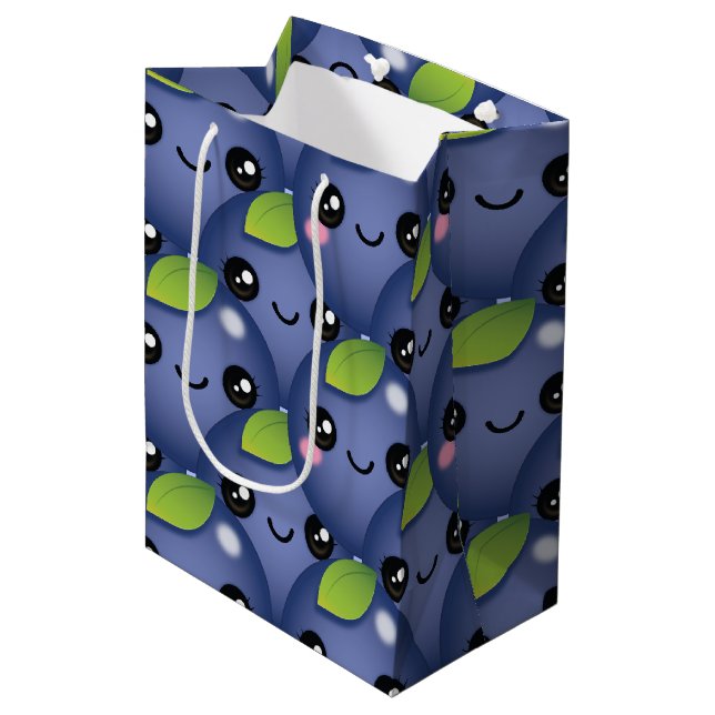 Kawaii Blueberry Medium Geschenktasche Mittlere Geschenktüte (Vorderseite Schrägansicht)