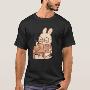 Kawaii Bunny Reading & Eating Ramen - Gemütliches T-Shirt
