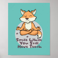 Kawaii lustiger Fuchs lächeln und Yoga-Posen mache