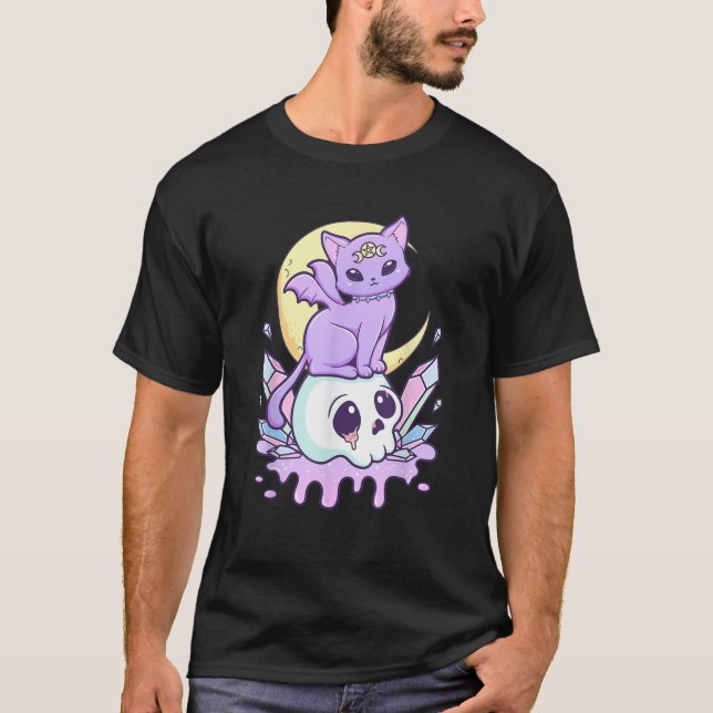 Kawaii Pastel Goth Cute Scary Witchy Cat and Skull T-Shirt (Vorderseite)