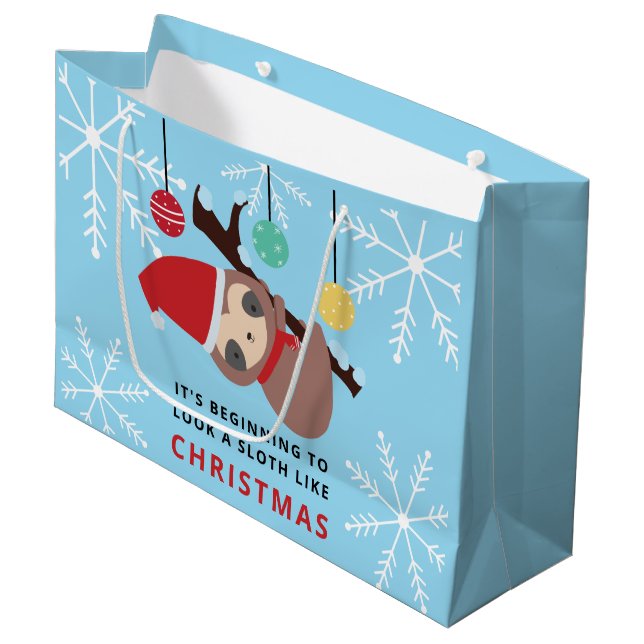 Kawaii Sloth Christmas Punny Holiday Winter Niedli Große Geschenktüte (Vorderseite Schrägansicht)