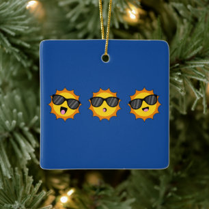 Kawaii Sun mit Sonnenbrillen Happy Emoji Faces Keramikornament