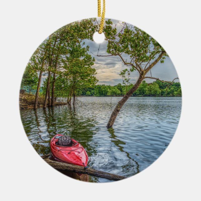 Kayak schwimmend am Tischtennissee Keramik Ornament (Vorne)