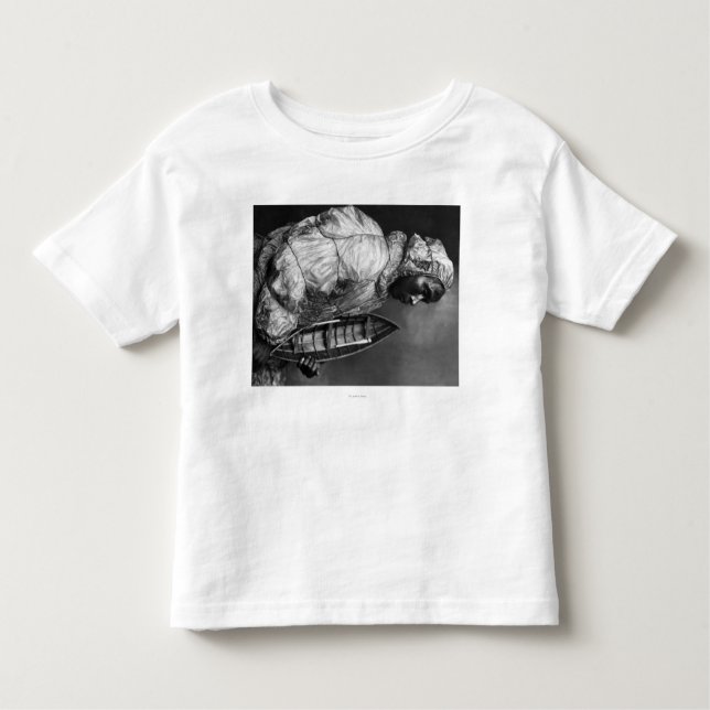 Kayaker, der wasserdichte Jacke mit Spielzeugboot Kleinkind T-shirt (Vorderseite)