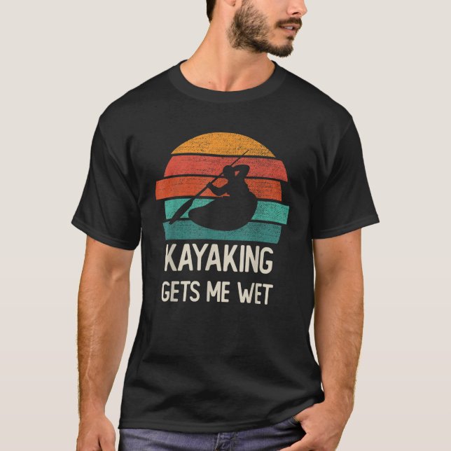 Kayaking erhält Me Nass pink lustige Kajak Retro V T-Shirt (Vorderseite)