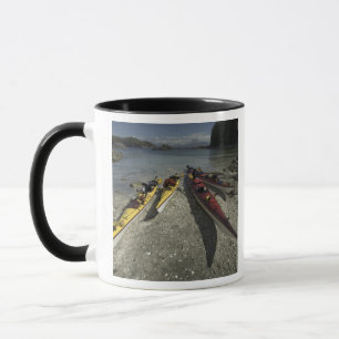 Kayaks auf Dicebox Island, Broken Island Group, Tasse