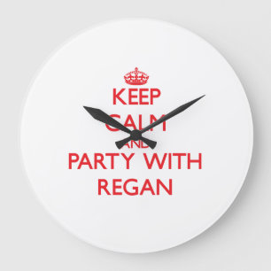 Keep Calm and Party with Regan Große Wanduhr