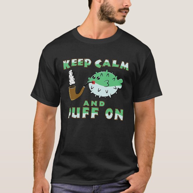 Keep Calm And Puff On  Puffer Fish Pipe Smoking T-Shirt (Vorderseite)
