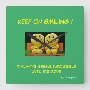 ' Keep on smiling ' horloge murale carrée