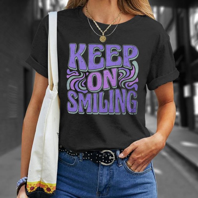 "Keep On Smiling" Retro Groovy vintage T-Shirt  (Von Creator hochgeladen)