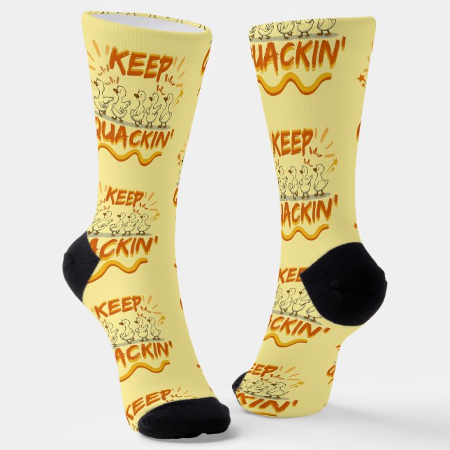 Keep Quackin' (Dancing) Funny Duck Pun Socken (Gewinkelt)