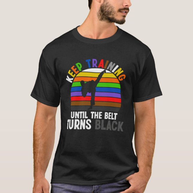 Keep Training Until Belt Turns Black Karate Taekwo T-Shirt (Vorderseite)