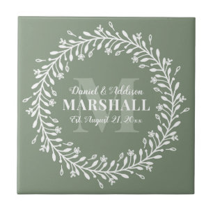 Keepake Newlyly Couple Green Wreath Monogram Fliese