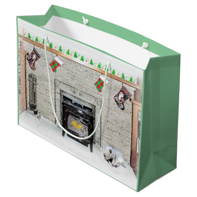 Keeshond Christmas Puppy Dog von Fireplace Paintin Große Geschenktüte (Rückseite Schrägansicht)