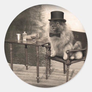 Keeshond Gentleman's Afternoon Runder Aufkleber