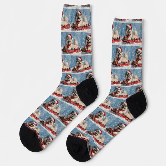 Keeshond Hund in Sledge Lass es Schnee Weihnachten Socken (Linkes Detail)