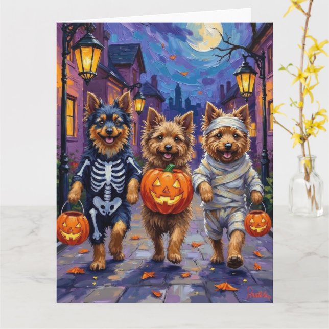 Keeshond Trick-or-Treating in Halloween-Kostümen Karte (Gelbe Blume)