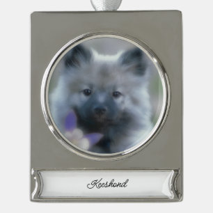 Keeshond und Columbine - Hundfoto Banner-Ornament Silber