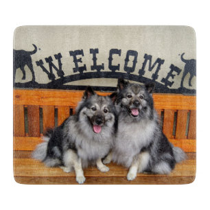 Keeshond-willkommenes Schneidebrett