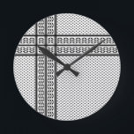 Keffiyeh Symbol of Palestine Resistance Pattern Runde Wanduhr<br><div class="desc">Fast forward to the 1960s and the rise of the Palestinian resistance movement, the prominent Palestinian politician, Yasser Arafat, further solidified this meaning behind the keffiyeh. The keffiyeh became Arafat’s personal trademark as he draped it over his right shoulder to resemble the pre-1948 map of Palestine.</div>