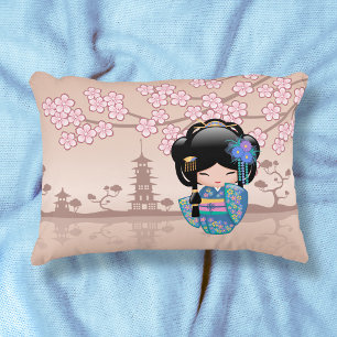Keiko Kokeshi-Puppe - Geisha-Mädchen im blauen Kim Dekokissen
