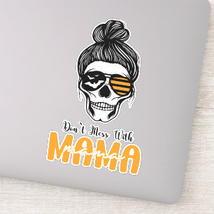 Kein Durcheinander mit dem Mama-Schädel-Badass-Auf Aufkleber
