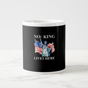 Kein König lebt in Amerika Freiheitsflagge Patriot Jumbo-Tasse