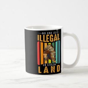 Kein Mensch ist illegal auf gestohlenem Land Nativ Kaffeetasse