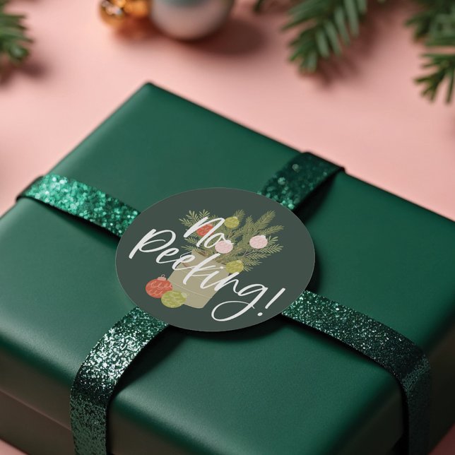 Kein Peeking festliche rustikale Foliage Ornament  Runder Aufkleber (No Peeking Festive Rustic Foliage Ornament Green Classic Round Sticker)