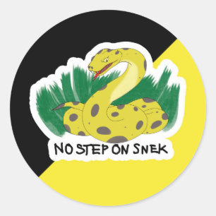 Kein Schritt auf Snek AnCap schwarze und gelbe Runder Aufkleber