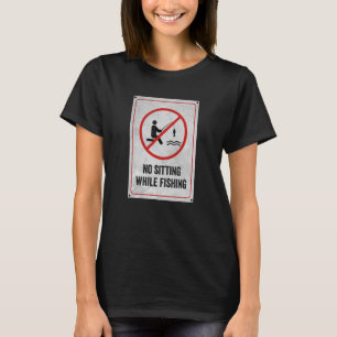 Kein Sitzen während des Fangs T-Shirt
