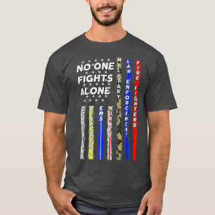 Keine Flagge kämpft allein die Polizei des ersten  T-Shirt