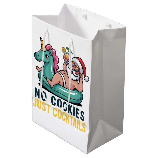 Keine Kekse nur Cocktails Weihnachten Mittlere Geschenktüte (Vorderseite Schrägansicht)