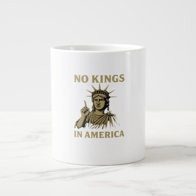 Keine Könige In Amerika Statue Am No Kings Day Pro Jumbo-Tasse (Vorderseite)