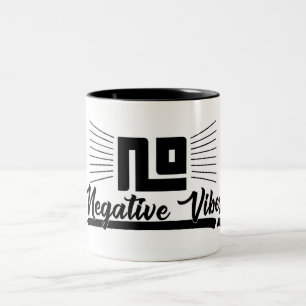 Keine negativen Vibes Schwarzes Grafikbild-Typogra Zweifarbige Tasse