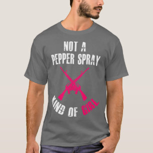Keine Pepper-Spray-Art von Girl Pro Gun T-Shirt