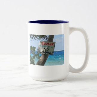 Keine Schwimmen! Zweifarbige Tasse