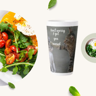 Keine Sorge, ich Got dich, zwei Niedliche Katzen. Milchtasse