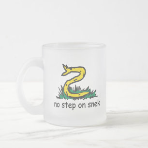 Keine Stufe auf Snek-Meme Gadsden-Parodie SnekRigh Mattglastasse
