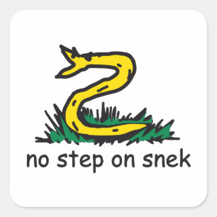Keine Stufe auf Snek-Meme Gadsden SnekRight gelb Quadratischer Aufkleber
