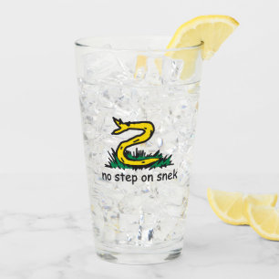 Keine Stufe auf Snek-Memes Gadsden-Parodie SnekRig Glas