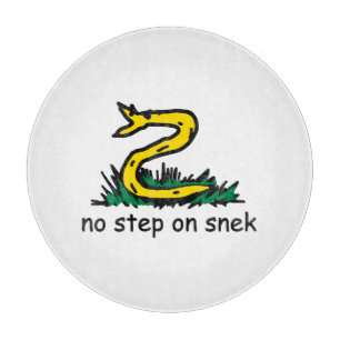 Keine Stufe auf Snek-Memes Gadsden-Parodie SnekRig Schneidebrett