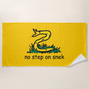 Keine Stufe auf Snek-Memes Gadsden-Parodie SnekRig Strandtuch