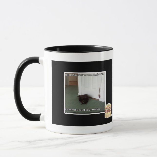Keller-Katze, etwas verwirrt Tasse (Links)