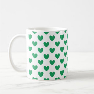 Kelly green polka herzen auf weiß kaffeetasse