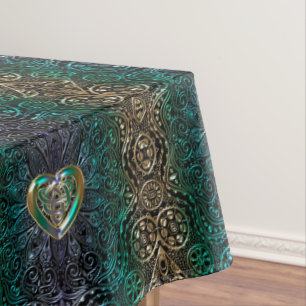 Keltische Herz-Mandala im Grün und in der Tischdecke