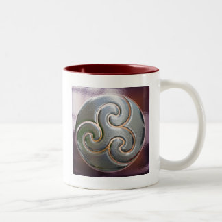 keltische Runde prägeartiges triskele Zweifarbige Tasse