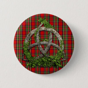 Keltischer Dreiheits-Knoten und Clan-StewartTartan Button