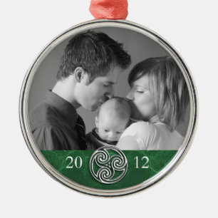 Keltischer Knoten Triskelion grünes WeihnachtsFot Silbernes Ornament