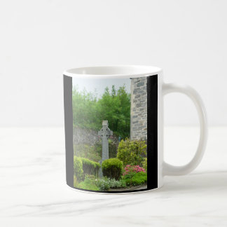 Keltisches Kreuz im Kirchhof, Glaube Kaffeetasse